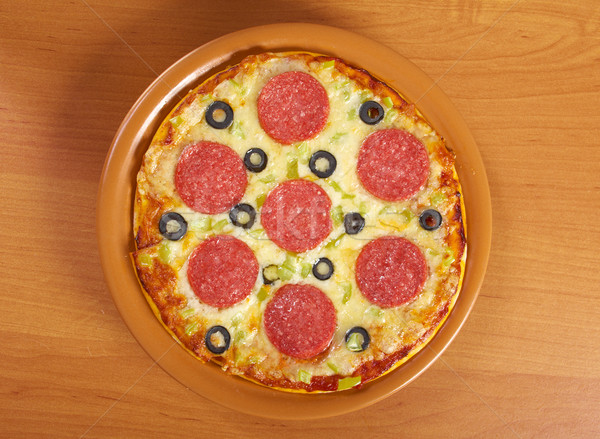 Ev pizza pepperoni peynir öğle yemeği hızlı Stok fotoğraf © fanfo