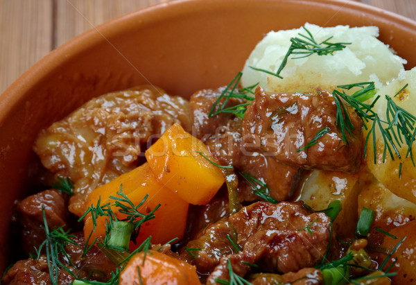 Traditionnel ragoût de boeuf lent rouge légumes de pomme de terre [[stock_photo]] © fanfo