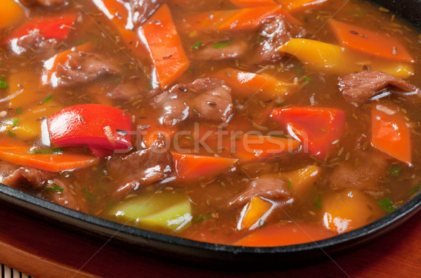 Chinez bucatarie carne de oaie legume ulei cină Imagine de stoc © fanfo