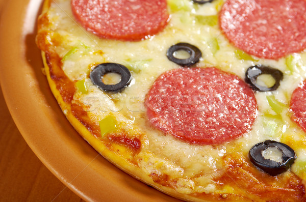 Maison pizza pepperoni fromages déjeuner rapide Photo stock © fanfo