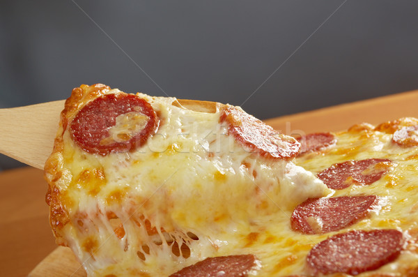 Maison pizza pepperoni tranche fromages [[stock_photo]] © fanfo