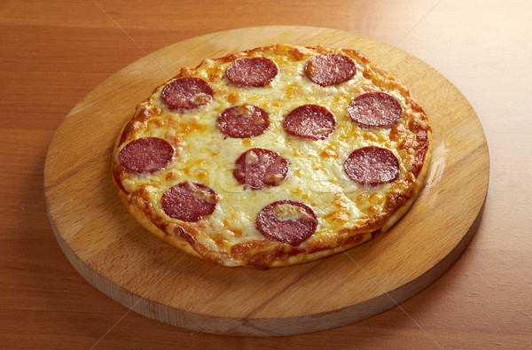 Făcut în casă pizza brânză tomate prânz rapid Imagine de stoc © fanfo