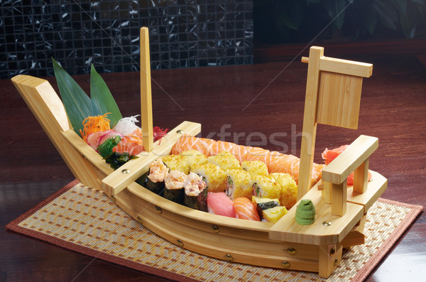 Sushis navire traditionnel poissons restaurant [[stock_photo]] © fanfo