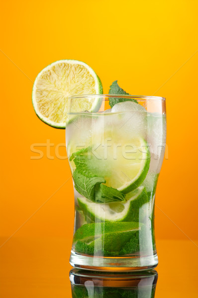 Mojito kokteyl sarı gözlük yeşil limon Stok fotoğraf © fanfo