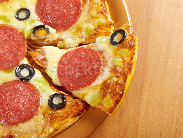 Imagine de stoc: Acasă · pizza · pepperoni · brânză · prânz · rapid