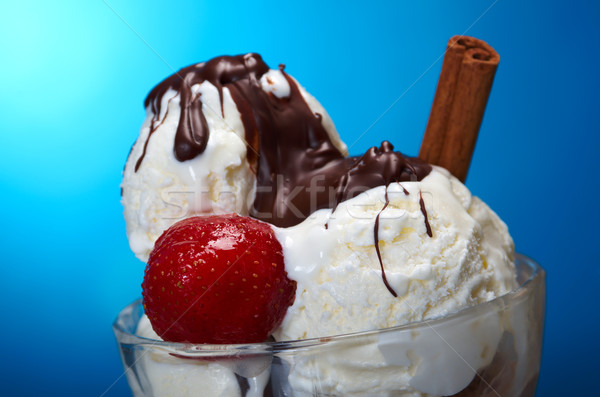 мороженым клубники шоколадом соус синий Сток-фото © fanfo