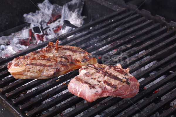Stock fotó: Vesepecsenye · steak · előkészített · barbecue · grill · sekély · tűz