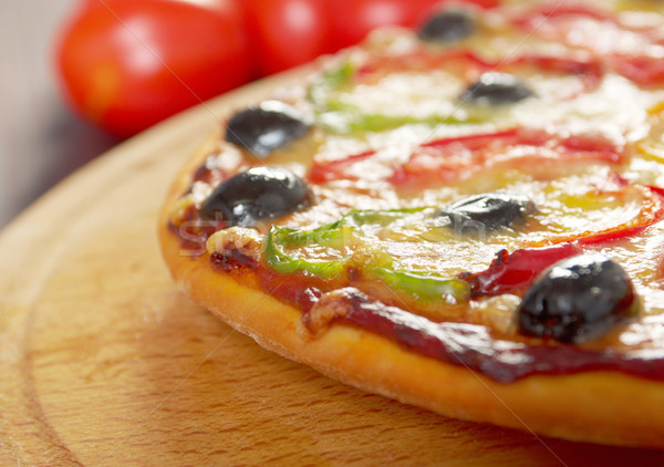 Maison pizza paprika olive peu profond Photo stock © fanfo