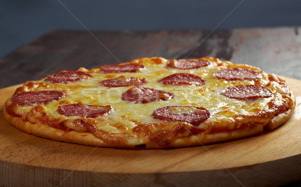 Ev yapımı pizza peynir domates öğle yemeği hızlı Stok fotoğraf © fanfo
