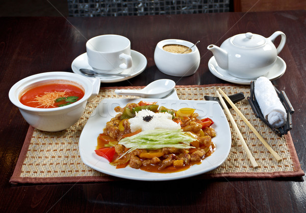 Chinezească alimente stil supa de rosii carne de porc legume roşu Imagine de stoc © fanfo