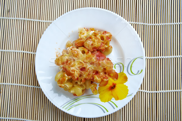Makarna dirsek makarna fırında pişirmek domates sosu mozzarella Stok fotoğraf © fanfo