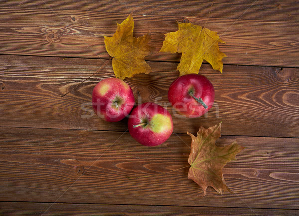 [[stock_photo]]: Automne · frontière · pommes · laisse · vieux · table · en · bois