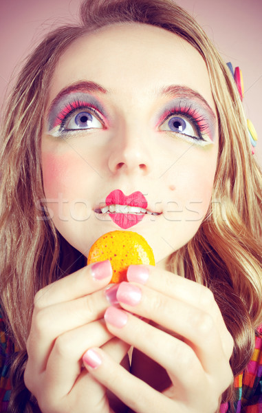 Menina colorido mulher jovem doce macaron comida Foto stock © fatalsweets
