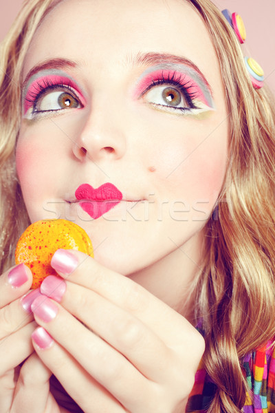 Menina colorido mulher jovem doce macaron comida Foto stock © fatalsweets