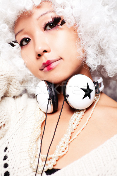Klasszikus láz lány hallgat zene Stock fotó © fatalsweets