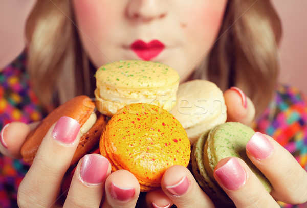 Mädchen farbenreich süß macaron Essen Stock foto © fatalsweets