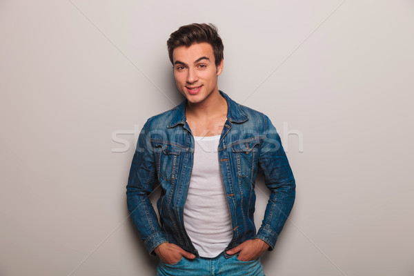 Entspannt Mann Jeans Jacke lächelnd Stock foto © feedough