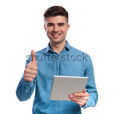Jungen Mann halten Computer Tablet Stock foto © feedough