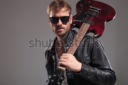 Dramatique guitariste jouer guitare électrique noir homme Photo stock © feedough