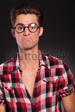 Foto stock: Riendo · casual · hombre · joven · ropa · gafas