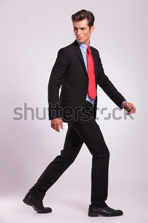 Elegáns üzletember ül gondolkodik fa doboz Stock fotó © feedough