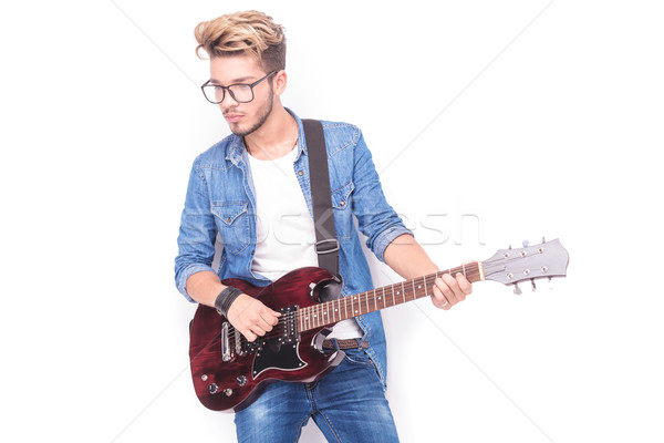 Foto stock: Jovem · casual · guitarrista · jogar · guitarra · elétrica