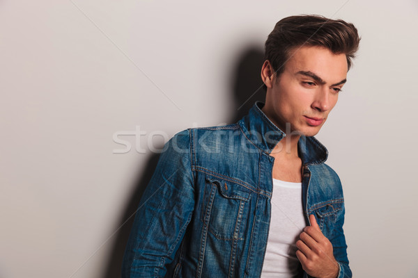 Traurig Mann Jeans Jacke Aussehen nach unten Stock foto © feedough