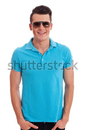 Casual hombre gafas de sol polo jóvenes Foto stock © feedough