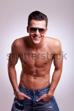 Arogant tineri topless modă om ignoranta Imagine de stoc © feedough