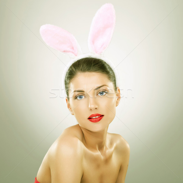 Stok fotoğraf: Güzel · genç · kadın · tavşan · kulaklar · bağbozumu