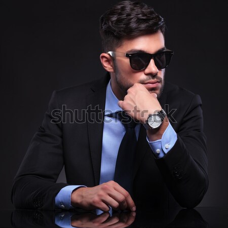 Jóvenes hombre de negocios mano barbilla negro Foto stock © feedough