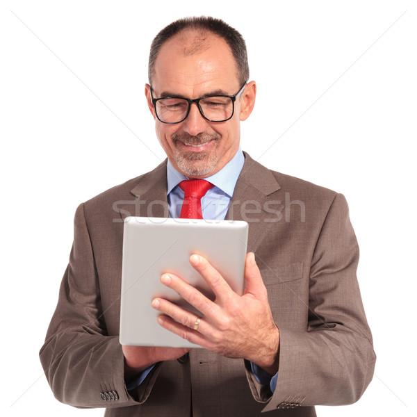 Oude zakenman werken witte computer Stockfoto © feedough