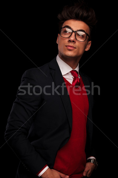 Nobel Modell posiert Hände tragen schwarzen Anzug Stock foto © feedough
