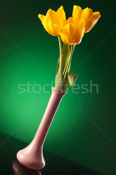 Jaune tulipes vase vert trois amour Photo stock © feedough
