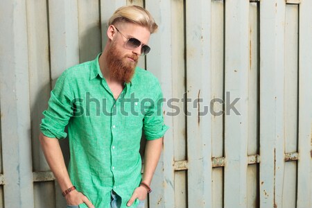 [[stock_photo]]: Jeunes · barbu · homme · fer · clôture