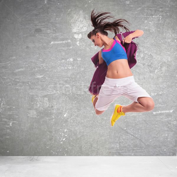 Kobieta tancerz krzyczeć trudny skok Zdjęcia stock © feedough