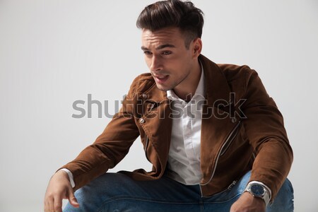 [[stock_photo]]: Jeunes · mode · homme · détente · étage · fumer