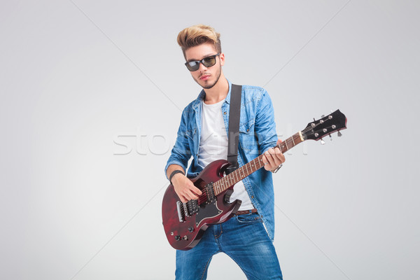 Foto stock: Artista · jugando · guitarra · estudio · punk