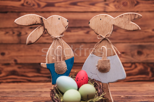 Pareja Pascua pie huevos cesta Foto stock © feedough