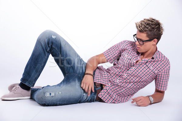 Toevallig man vloer jonge man ontspannen vergadering Stockfoto © feedough