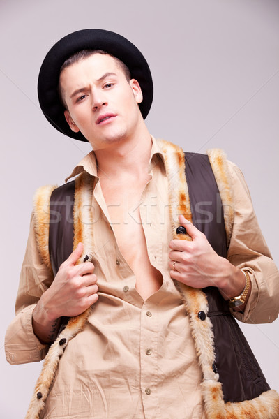 Funny mirando hombre posando piel chaqueta Foto stock © feedough