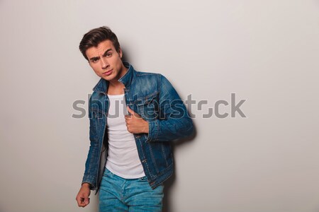 Entspannt Mann halten Jacke Stock foto © feedough