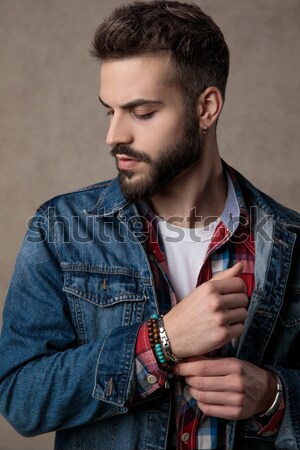 Casual hombre hasta manga puesta de sol joven Foto stock © feedough