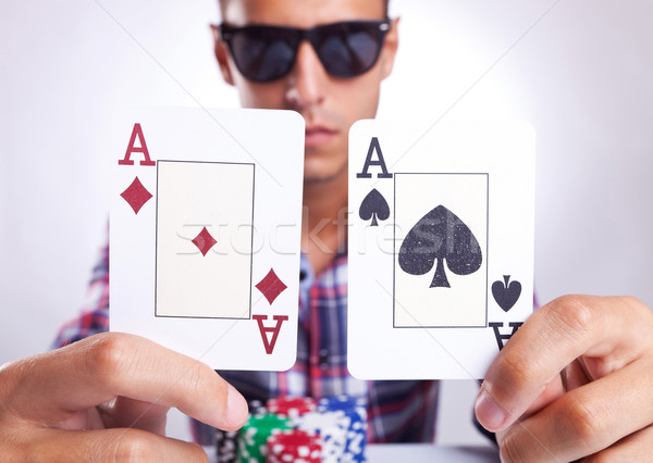 Fiatal póker játékos mutat pár ászok Stock fotó © feedough