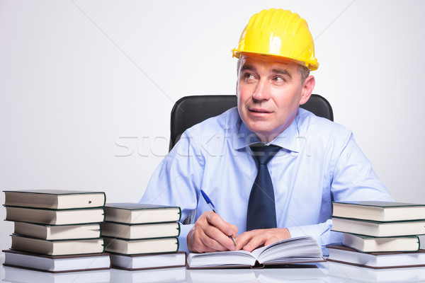 Foto stock: Velho · engenheiro · secretária · senior · homem · capacete