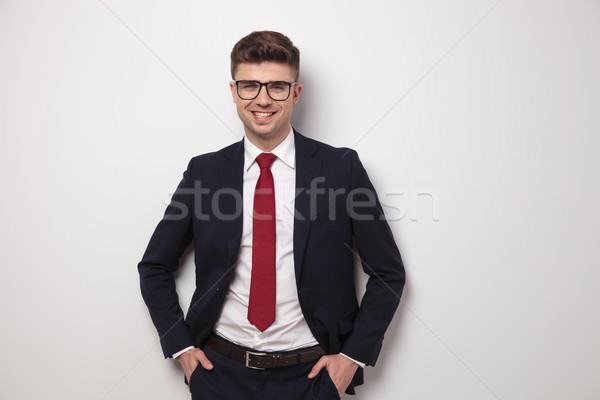 Portré boldog nyugodt üzletember szemüveg áll Stock fotó © feedough