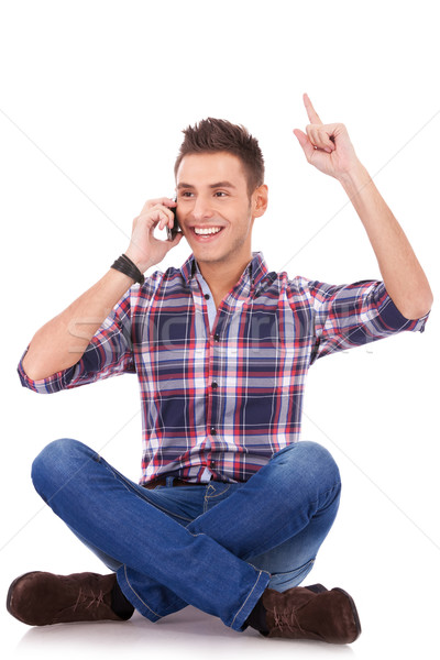 Extatic fericit telefon tineri ocazional om Imagine de stoc © feedough