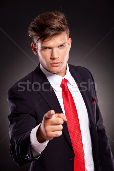 Człowiek biznesu wskazując portret młodych działalności człowiek Zdjęcia stock © feedough