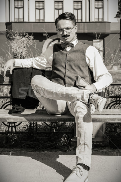 Mann Anzug Gläser Schnurrhaare halten Buch Stock foto © feelphotoart