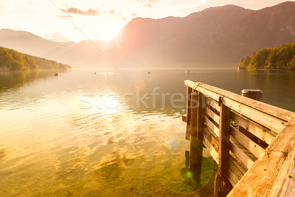 Foto stock: Pôr · do · sol · lago · parque · vale · água · madeira